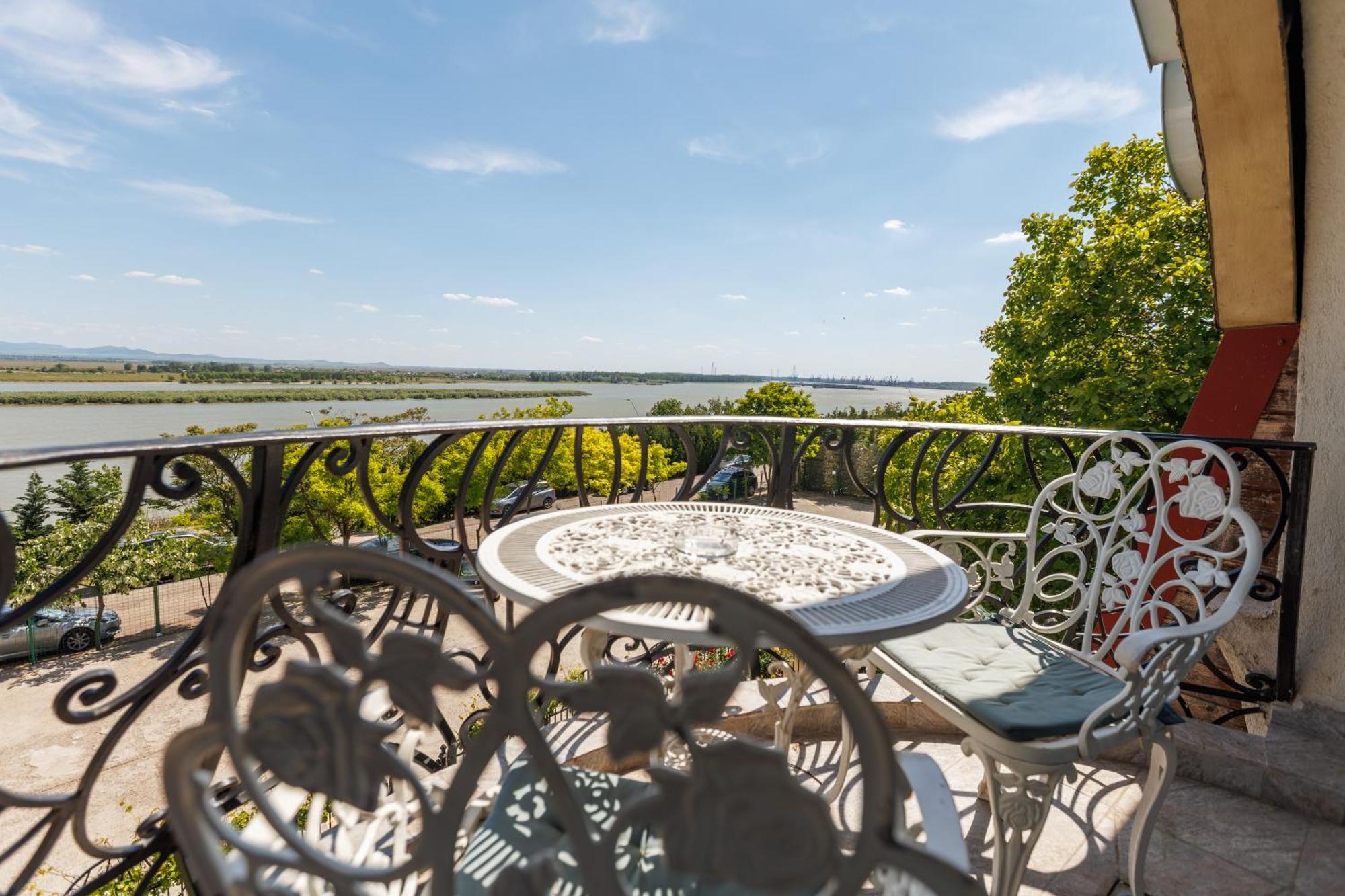 Vila Belvedere Galaţi Exterior foto